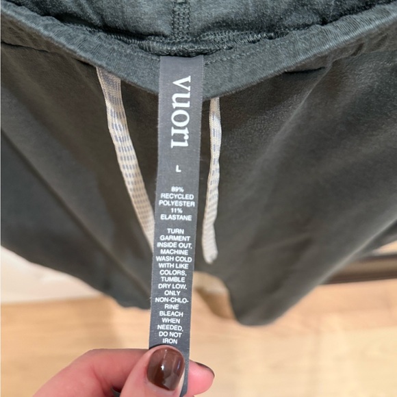 Vuori Women’s Performance Joggers Green Large - Picture 2 of 5